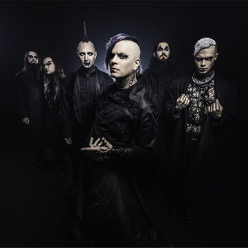 Chris Harms checkt de merch!